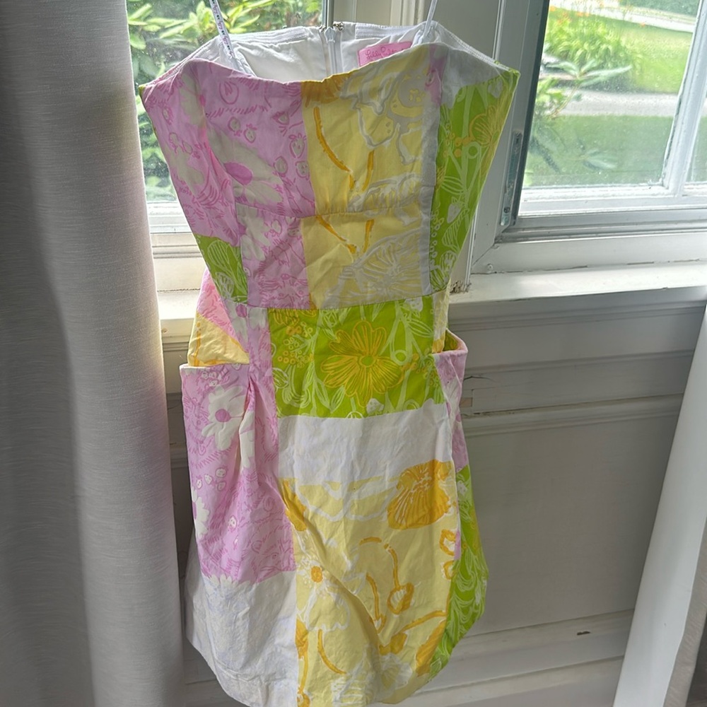 Adorable Lilly dress with patchwork design and pockets! Mini style